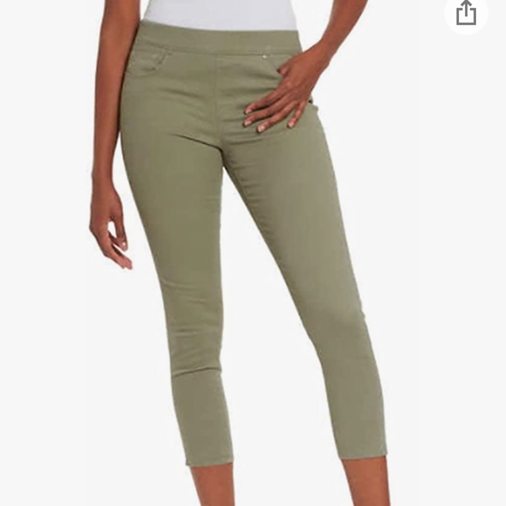 Pull-On Crop Pant